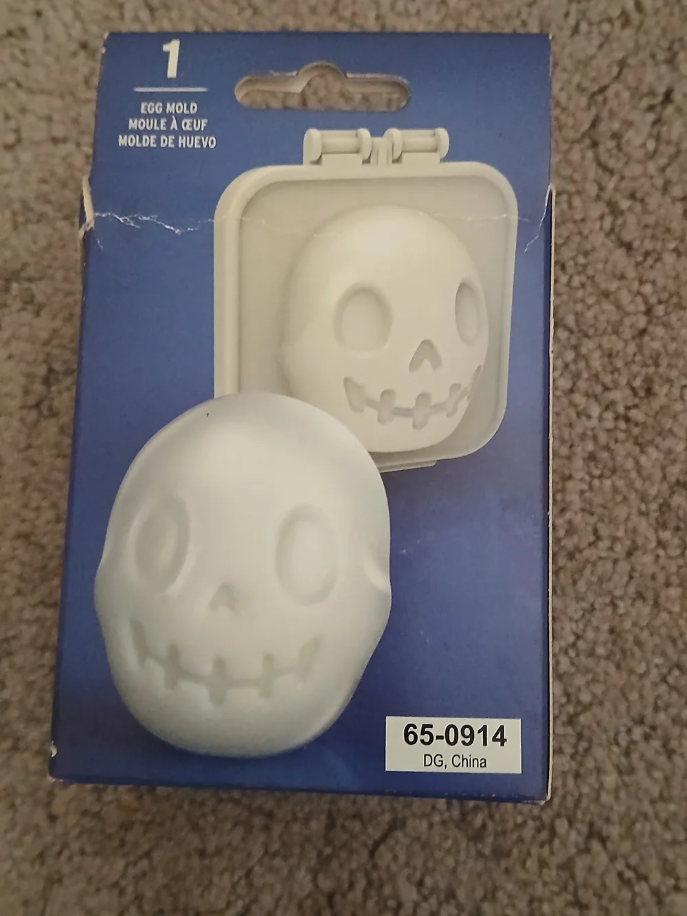 Fred White Skull Egg Mold with Blue Box